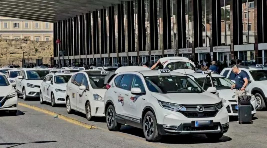 Il Comitato Tassisti di Base di Napoli sul piede di guerra per il caro-carburanti (immagine di repertorio)