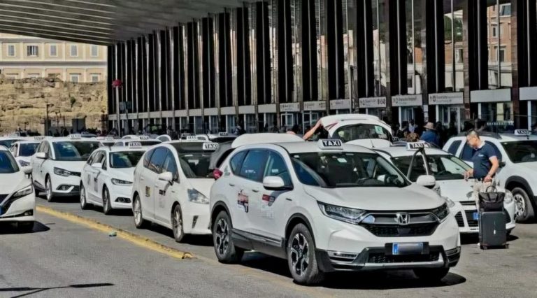 Il Comitato Tassisti di Base di Napoli sul piede di guerra per il caro-carburanti (immagine di repertorio)