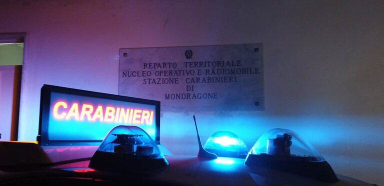 Lite condominiale a Castelvolturno degenera in una sparatoria: un uomo è ferito al volto da un colpo ad aria compressa. Poi in due lo pestano a calci e pugni. Denunciati in stato di libertà