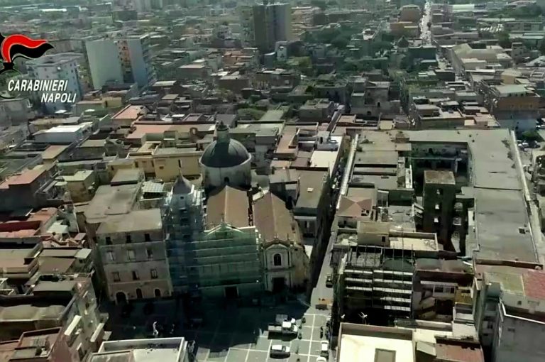 Blitz dei carabinieri nel Rione delle carceri: sequestrate pistole, proiettili, droga e un sistema di videosorveglianza