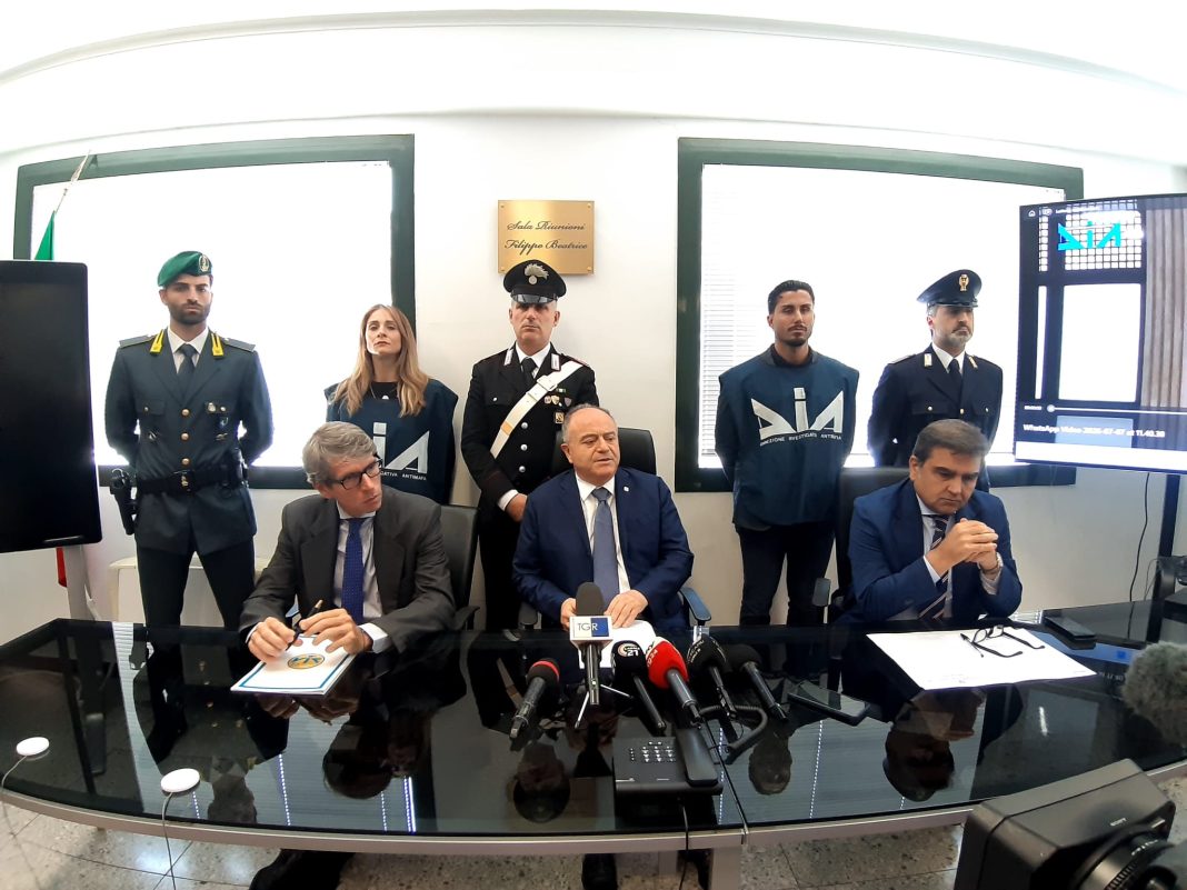Maxi sequestro da milioni di euro alla camorra casalese, fazione clan Schiavone: 22 arresti e 16 aziende confiscate. Sequestrati conti, orologi e auto di lusso