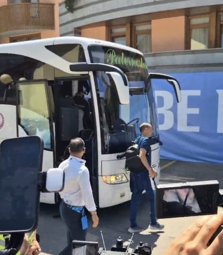 VIDEO – Entusiasmo a Dimaro per l’arrivo del Napoli: l’accoglienza dei tifosi