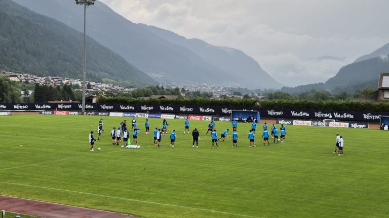 RILEGGI LIVE – Napoli a Dimaro, day 5: allenamento mattutino, si provano i calci piazzati
