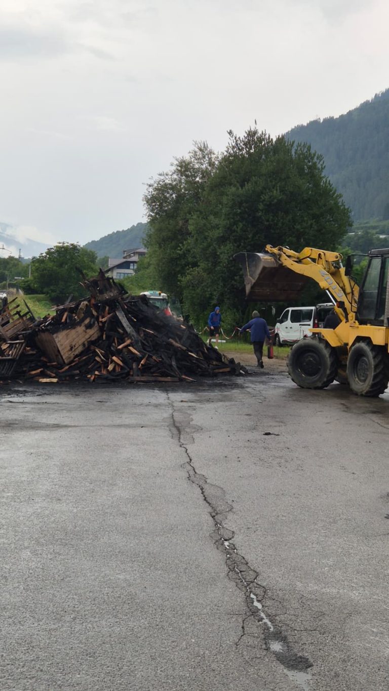 Dimaro, incendio vicino al ritiro del Napoli: la ricostruzione