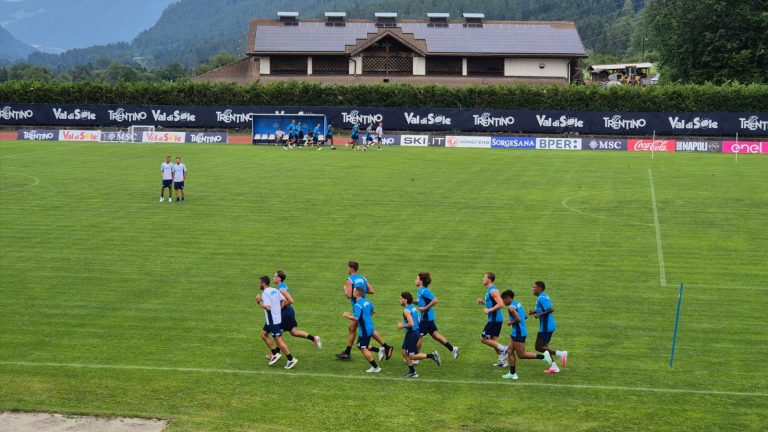 RILEGGI LIVE – Napoli a Dimaro, day 5: giocatori in campo per la seduta pomeridiana