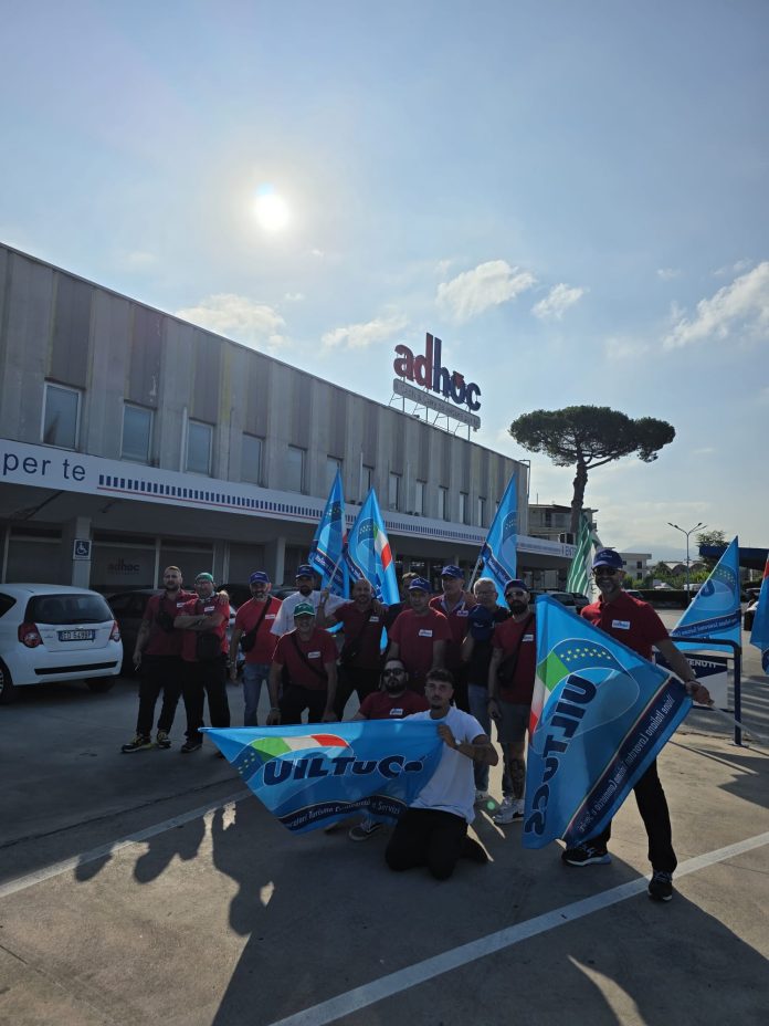 Arzano, sciopero dei lavoratori del punto vendita Adhoc:"Risposte immediate su condizioni di lavoro"