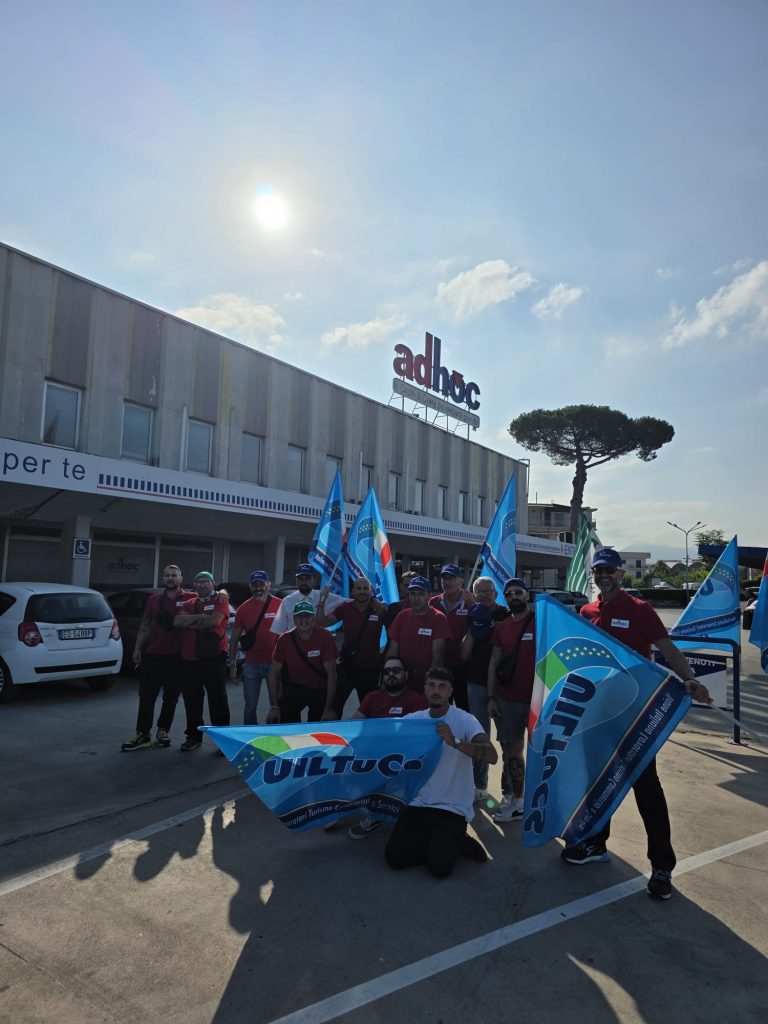 Arzano, sciopero dei lavoratori del punto vendita Adhoc:"Risposte immediate su condizioni di lavoro"