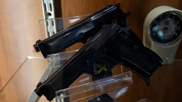 Porto d'armi, stretta su concessioni. L'esperto: "Normativa a volte troppo farraginosa"