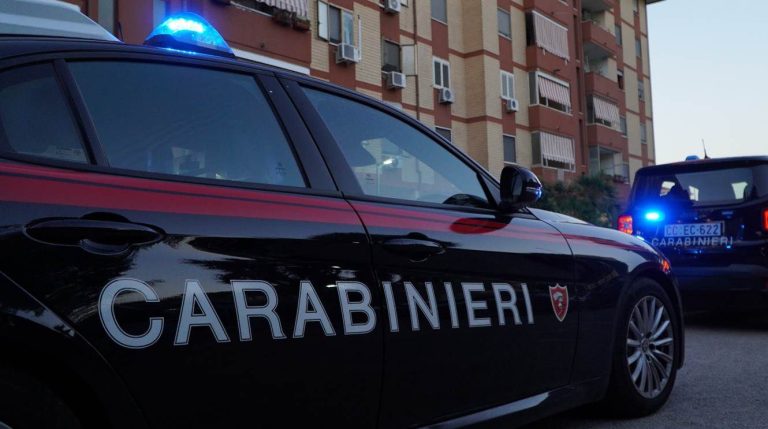 Blitz anti camorra all'alba nel quartiere di Pianura a Napoli: carabinieri mettono sotto scacco la zona di via Evangelista Torricelli