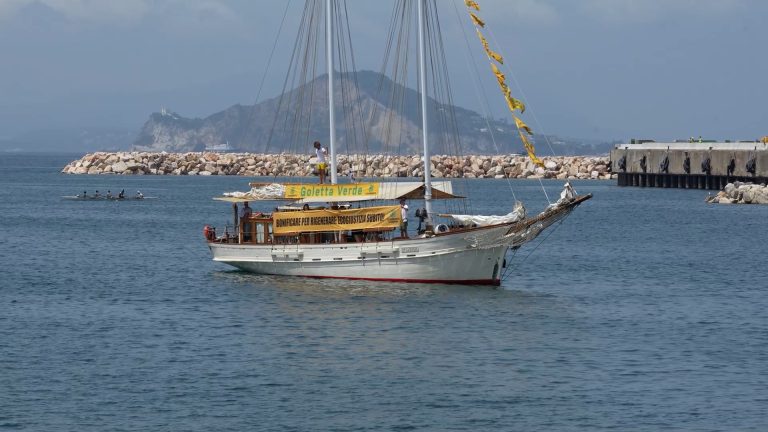 Goletta Verde fa tappa a Bagnoli: “Bonificare per rigenerare. Eco-giustizia subito"