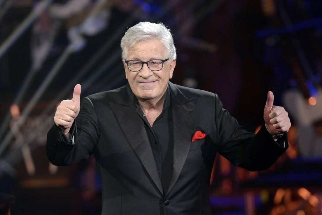 Nel giorno del compleanno di Peppino di Capri, questa sera la famiglia illuminerà la villa e diffonderà le sue celebri canzoni verso l'isola