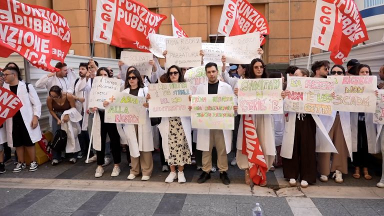 Contratti in scadenza per ricercatori istituto Pascale, presidio di protesta fuori al Regione