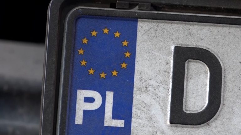 A Napoli 6 auto su 10 hanno targa straniera, Polonia corre ai ripari