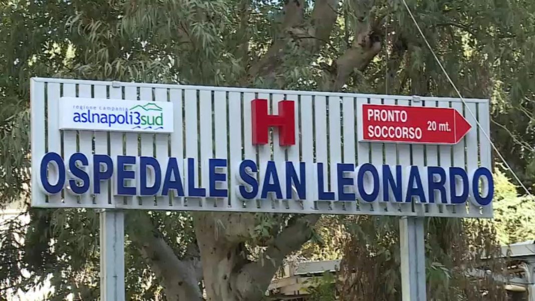 Aria condizionata in tilt, l'ospedale San Leonardo si trasforma in un forno; ma la dirigenza vieta di portare i ventilatori da casa. Proteste e tensione