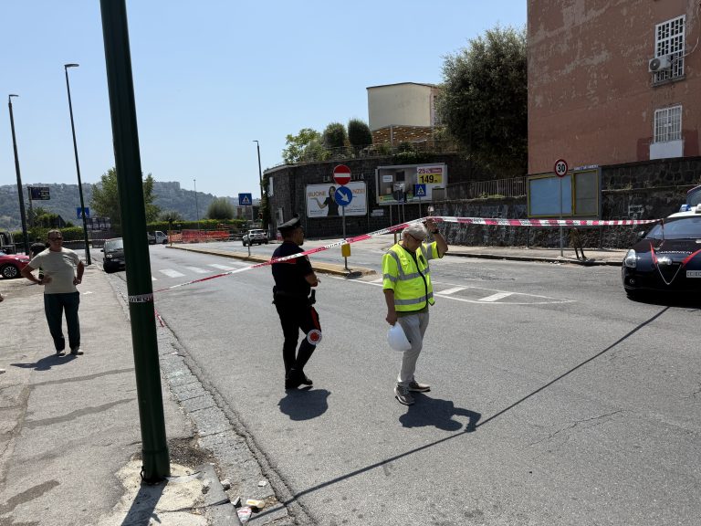 Napoli, perdita di gas fa evacuare edificio e un centro sportivo
