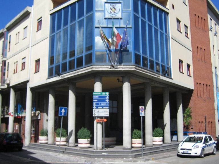 Un 53enne minaccia il sindaco di Striano: "Ferma i lavori per il canile o ti uccido": arrestato dai carabinieri