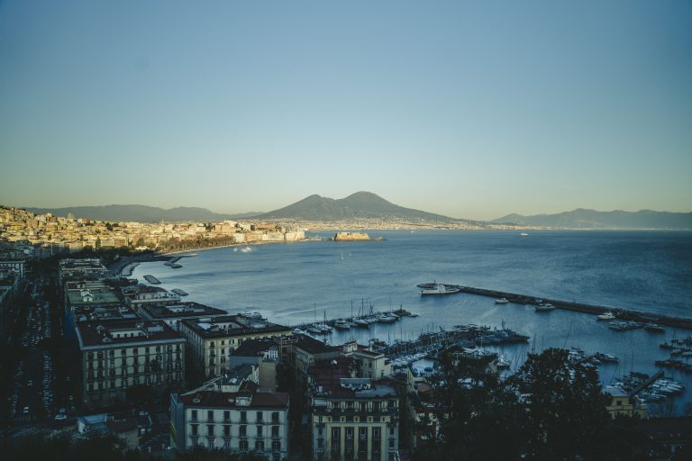 NOTE INCANTATE. Il sole sorge con la canzone napoletana