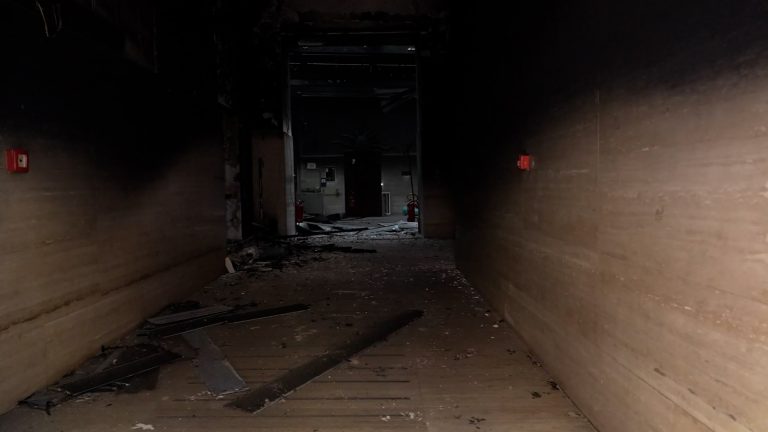 incendio nella sede del Consiglio comunale