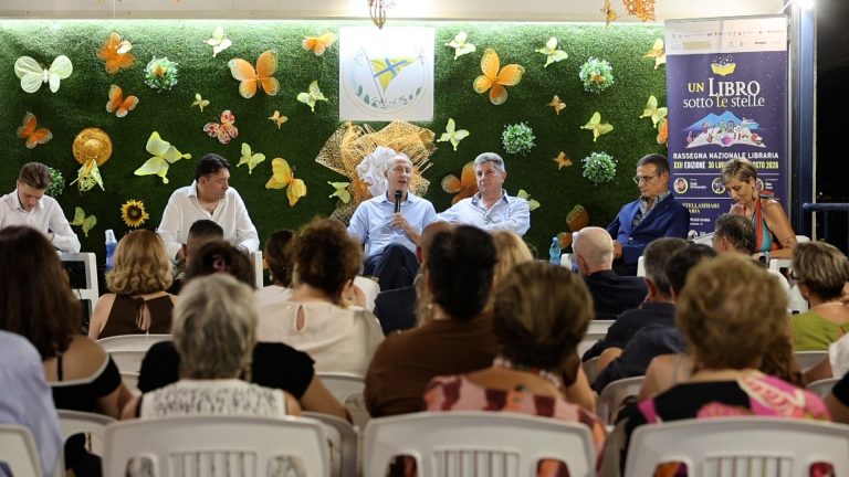 "Un libro sotto le stelle", grande successo per il primo appuntamento della XXII edizione