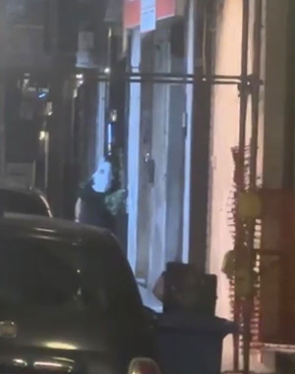 Assalta un negozio di parrucchieri con machete e cappuccio: arrestato a Castellammare di Stabia