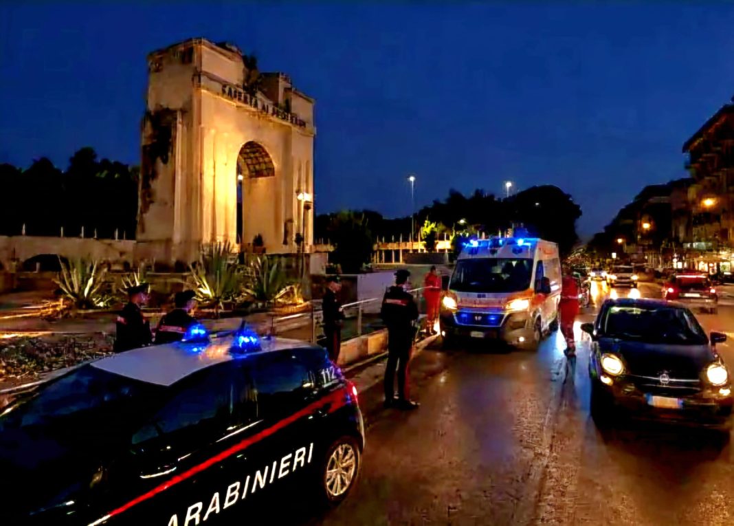 Un senza fissa dimora di 60 anni circa è stato trovato morto ieri sera in via Unità d'Italia, nei pressi del Monumento ai Caduti a Caserta