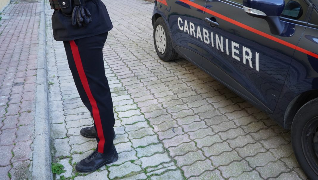 Proprietari in vacanza e una coppia di ladri tenta un furto nella loro abitazione a Lettere: arrestati