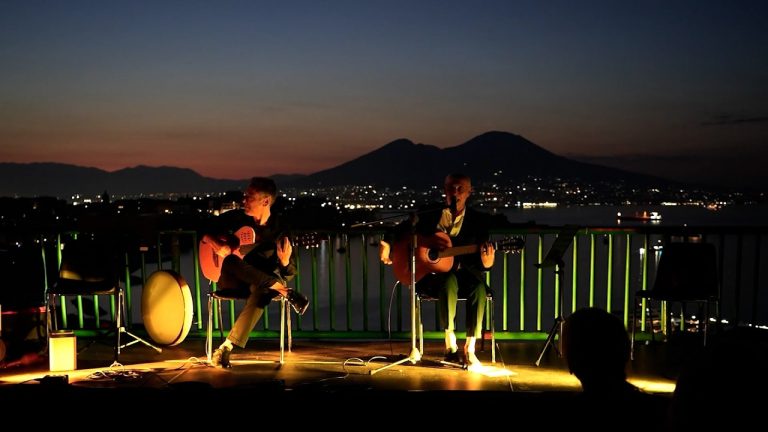 Ferragosto a Napoli, tra note della tradizione e record di turisti
