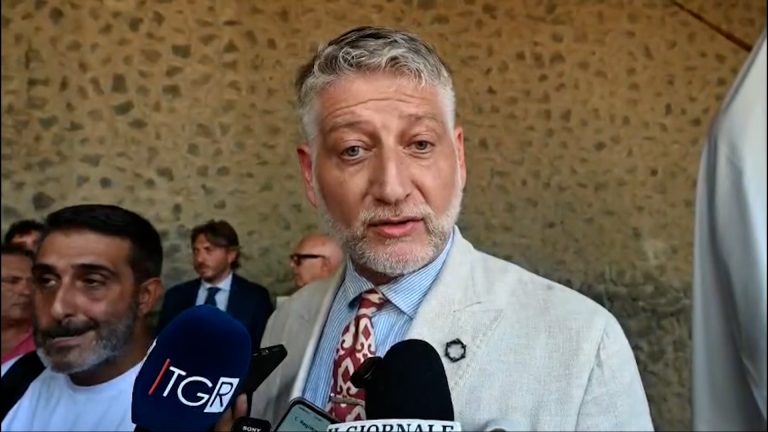 Giuli a Pompei per il Canone di Policleto, contestazione a Pozzuoli