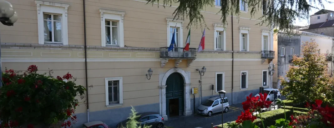 Tangenti, corruzione e appalti pilotati: 17 indagati. Perquisizioni dei carabinieri in molti comuni del Sannio