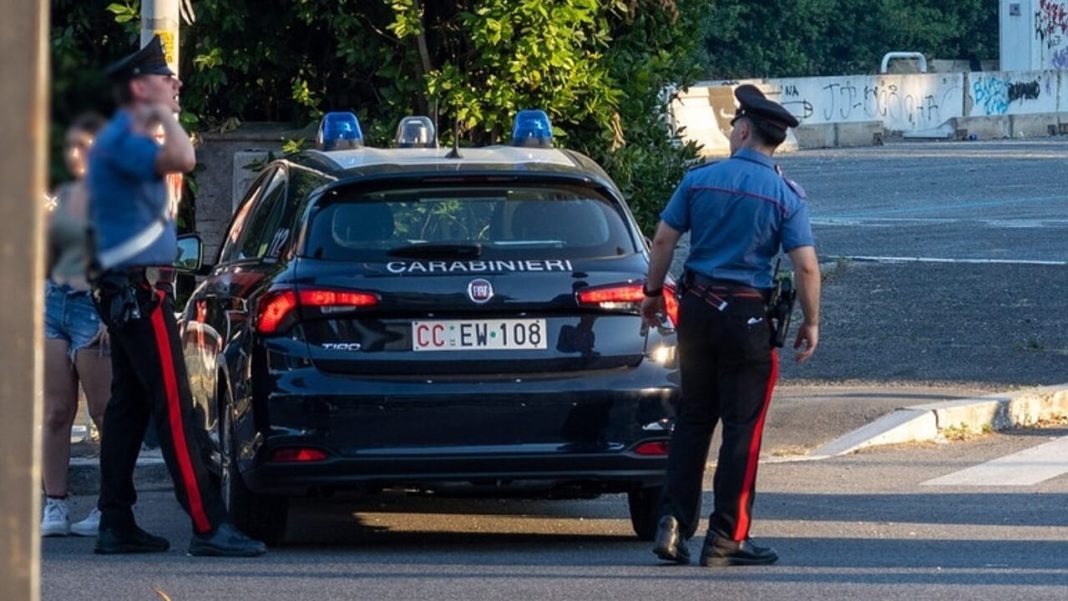 Un 26enne è stato arrestato a Castellammare di Stabia con le accuse di violenza sessuale, lesioni e sequestro ai danni di una 18enne