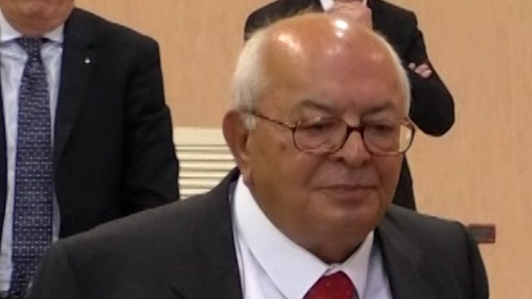 Inchiesta sul Cus Napoli, sequestro da 7 milioni a ex presidente e suoi familiari