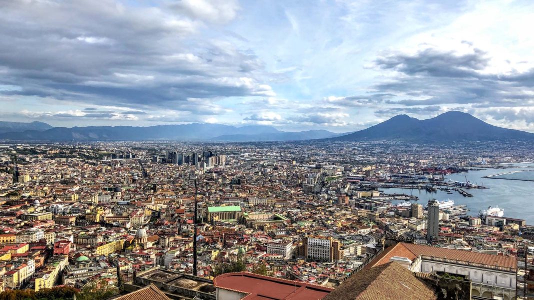 Stop ai B&B selvaggi a Napoli: tetto massimo al 30% e obbligo di cambio di destinazione d'uso per i proprietari