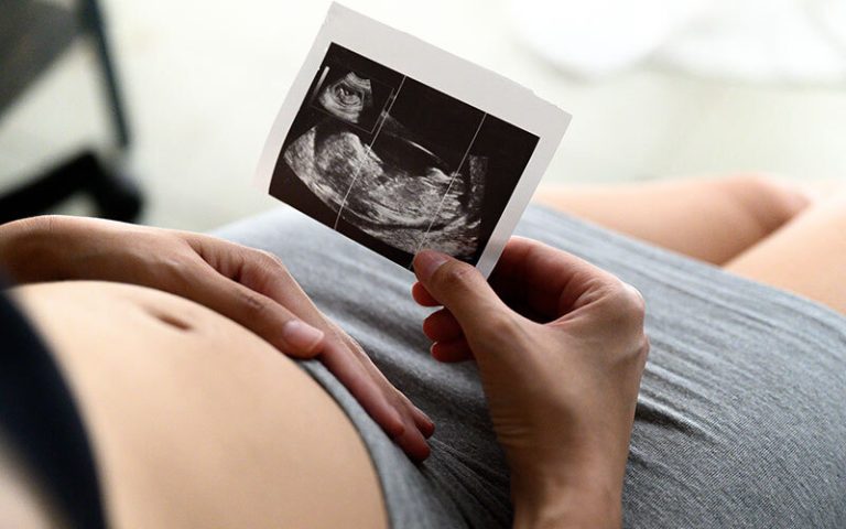 Asl di Salerno fissa una ecografia ad una donna incinta a gennaio 2027: ma quella prima data utile è tre mesi dopo il parto