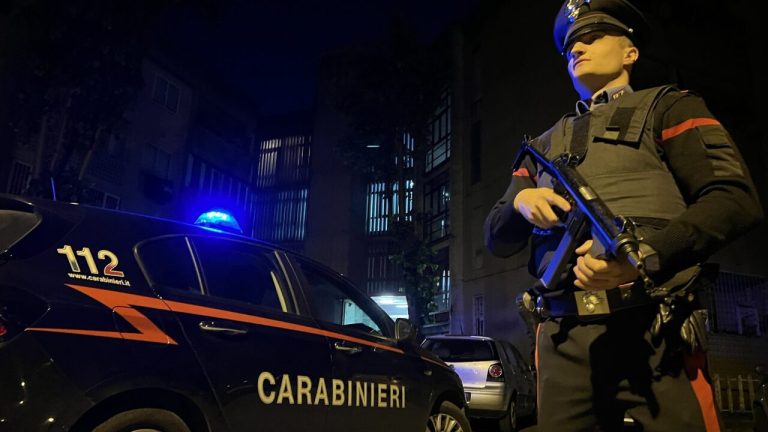 Oltre 5 chili di eroina scoperti dai carabinieri in una valigia dimenticata su un bus poi a deposito a Caivano