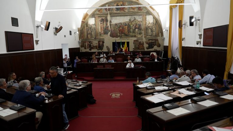 Caso Gettonopoli, consigliere d'Angelo propone sospensione recuperi: arriva apertura del sindaco