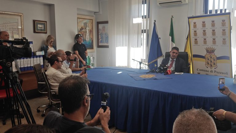 luigi manzoni sindaco di pozzuoli