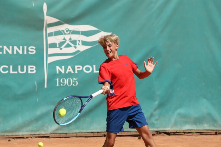 Tennis Napoli, campionati italiani giovanili Under 13: il campano Roberto Cantelmo vola nei quarti del torneo