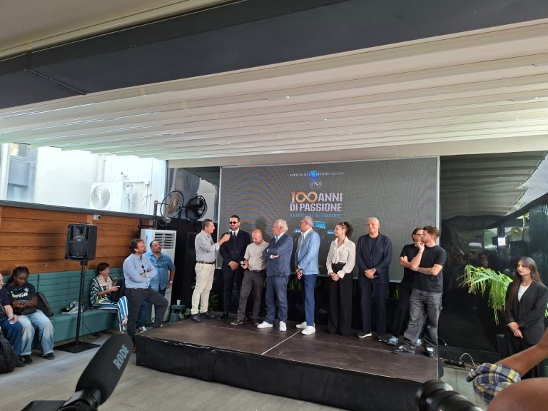 Napoli, presentato il film sul centenario. Il regista Pacifico: “Ci saranno camei”, De Giovanni: “Orgoglioso di questo progetto”