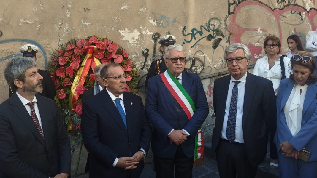Napoli ricorda Giancarlo Siani: cerimonia sulle Rampe intitolate al cronista ucciso dalla camorra