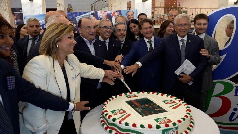 90 anni di Berlusconi, Forza Italia organizza a Napoli festa di compleanno in memoria del Cavaliere