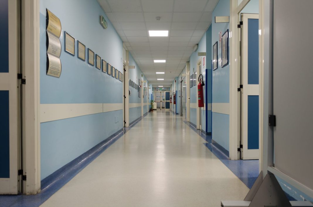 Sanità campana al bivio sulle liste d'attesa tra apparecchiature sottoutilizzate, carenze di organico e il peso dei centri privati convenzionati