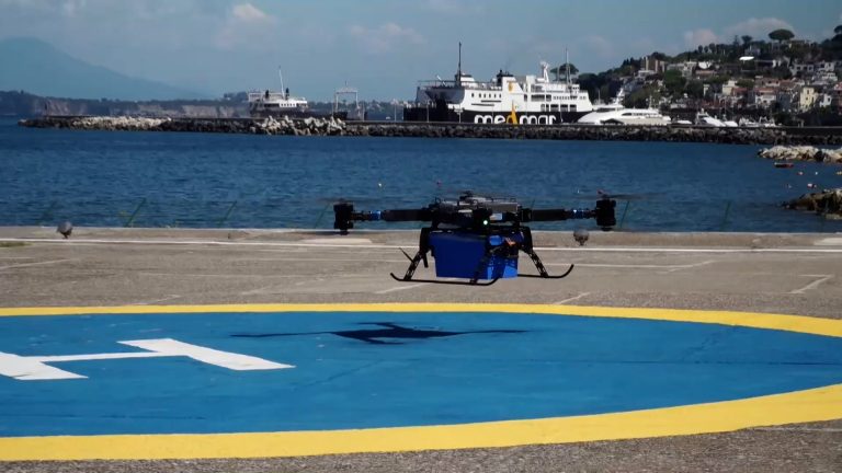 Ischia, test riusciti per il drone cargo da 100 chili: trasporti e soccorsi anche nelle aree isolate