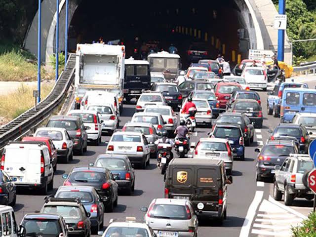 Ingorgo sulla Tangenziale di Napoli: ritardi nei cantieri al Vomero. Automobilisti inferociti
