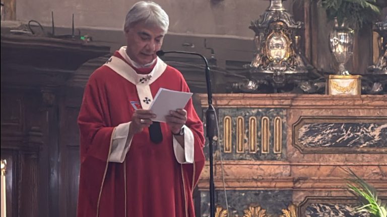 San Gennaro, l’appello di don Mimmo Battaglia: “Basta sangue di minori a Napoli”