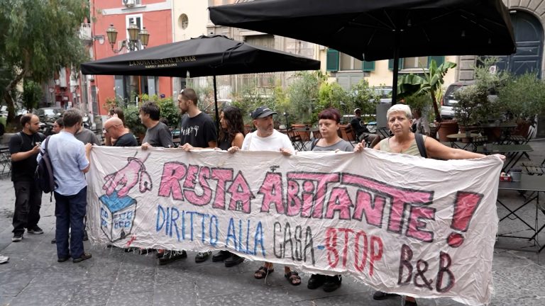 Delibera affitti brevi a Napoli, sciolta seduta consiglio comunale
