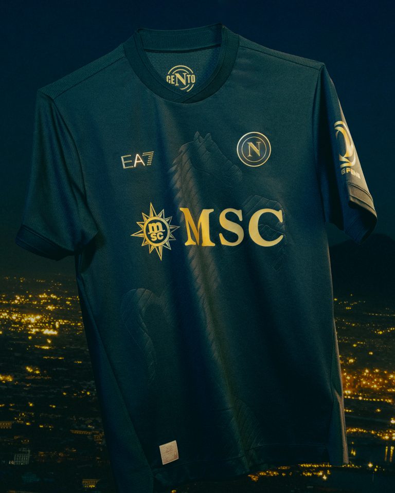 Napoli, presentata la terza maglia per la Champions League: presente il Corsiero del Sole