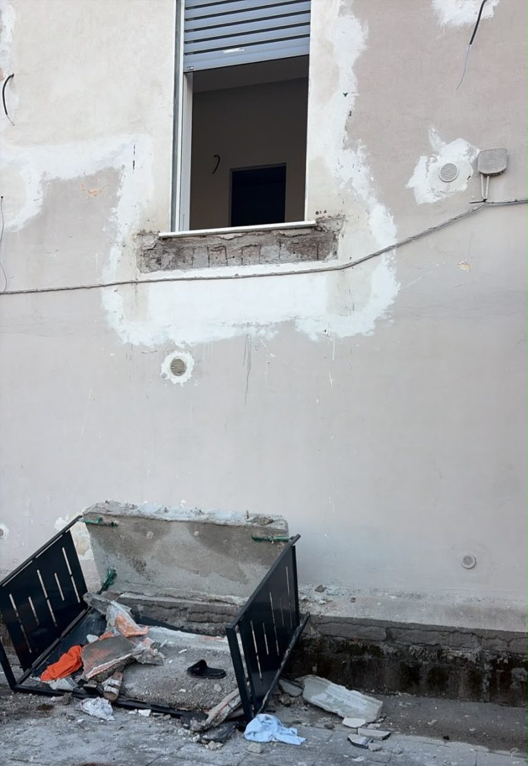 Incidente sul lavoro nel Napoletano, due operai in codice rosso