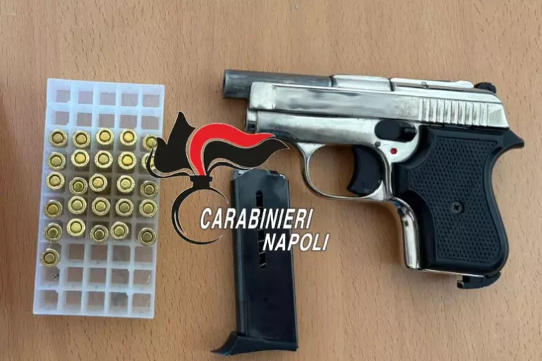 Blitz dei carabinieri nel rione Sanità a Napoli: trovata una pistola e dosi di stupefacenti. Arrestato un uomo