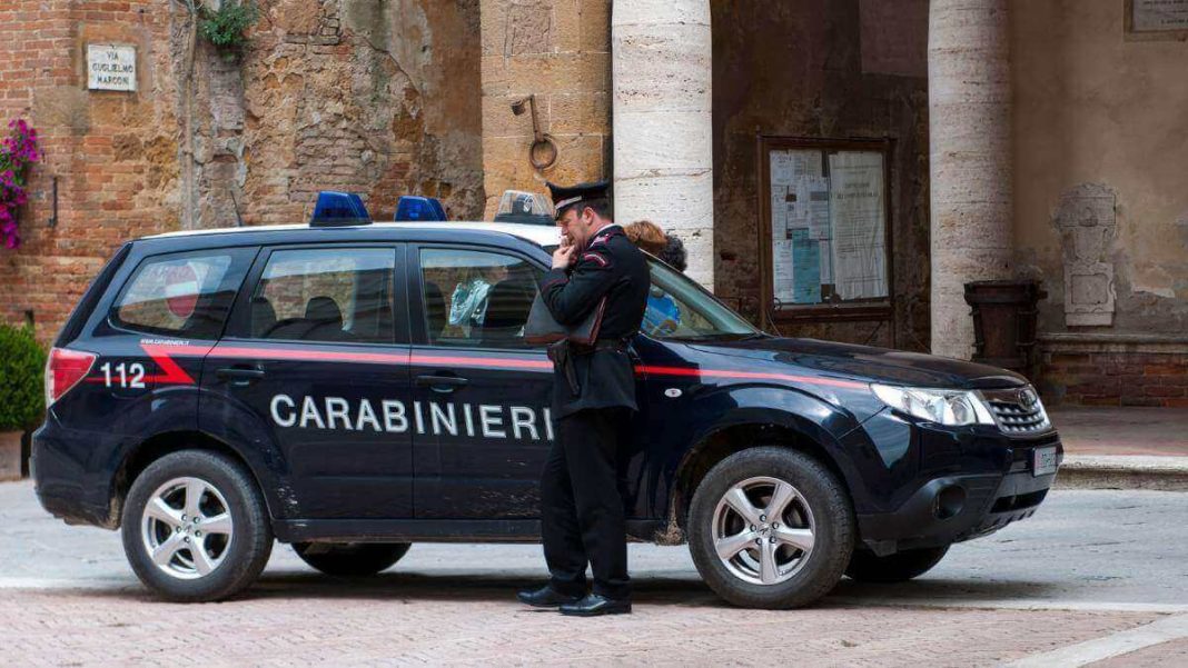 Finto carabiniere manipola una donna e si fa consegnare i gioielli: arrestato a Ercolano