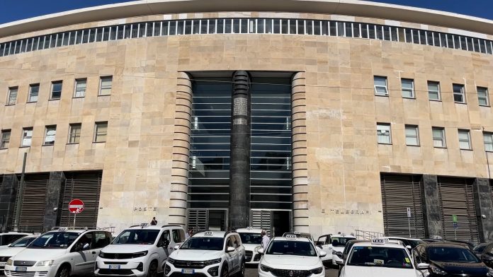 Napoli, lo storico Palazzo delle Poste compie 90 anni